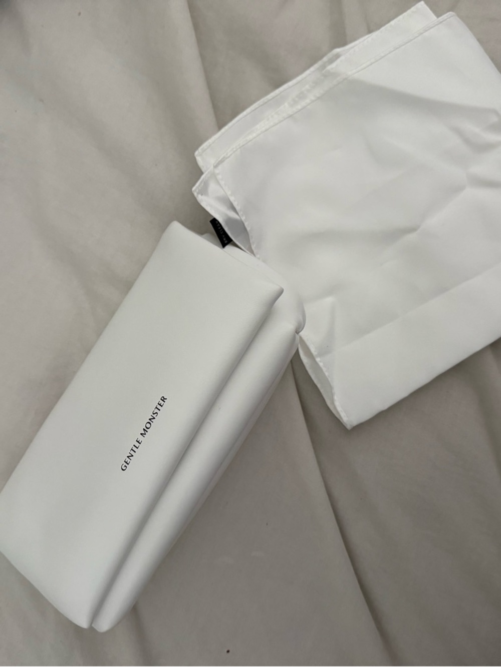 GENTLE MONSTER White Sunglasses Pouch with Dust Bag